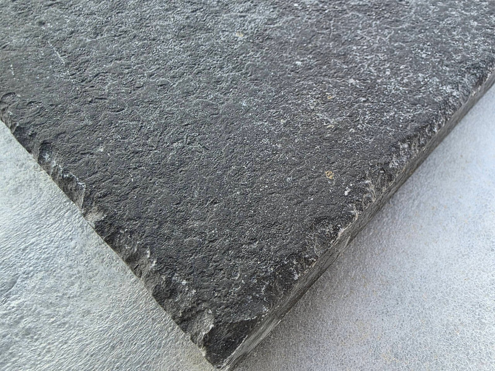 Melly grey chiseled acid - Image 2