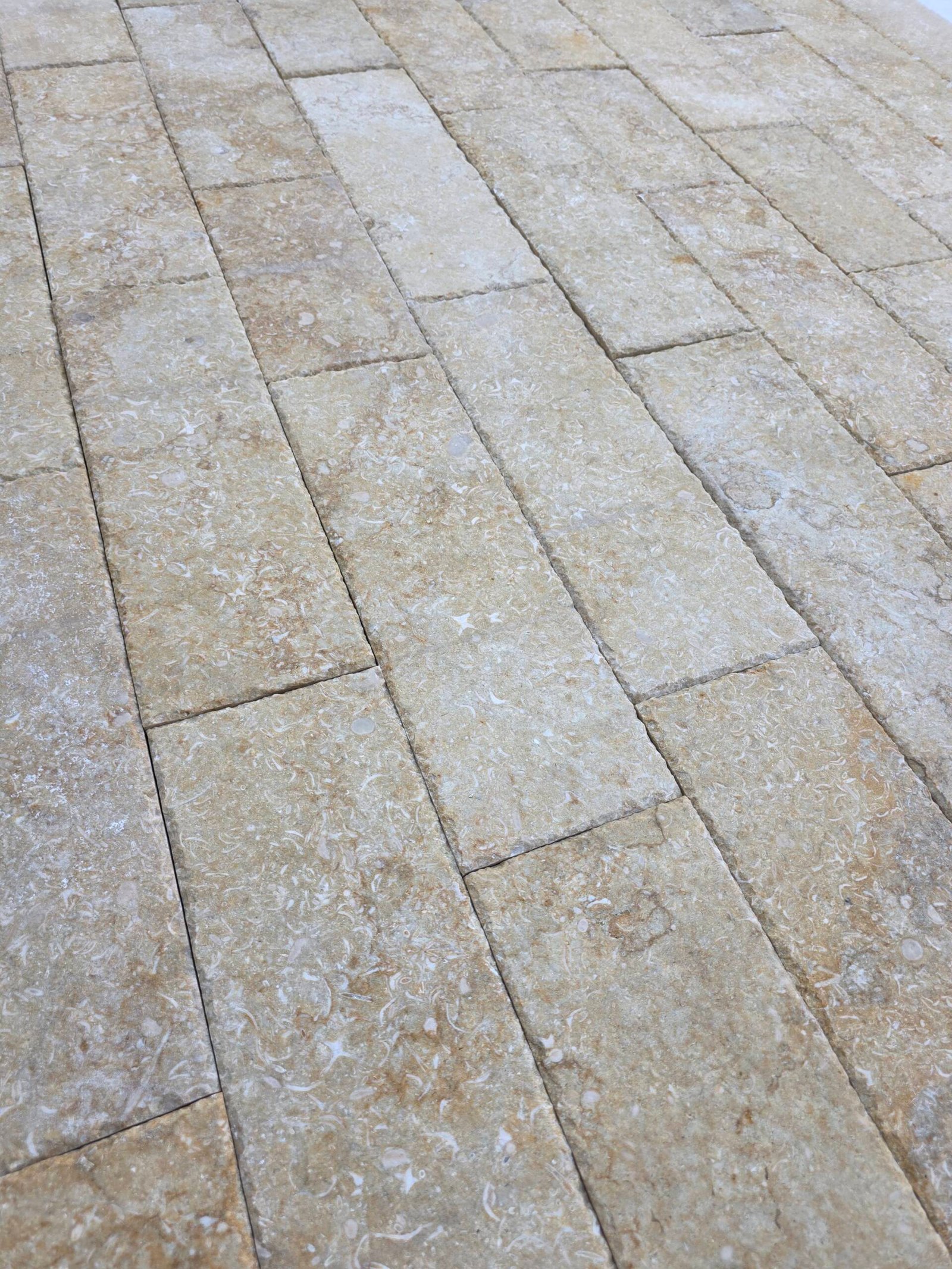 Menia chiseled acid - Image 3