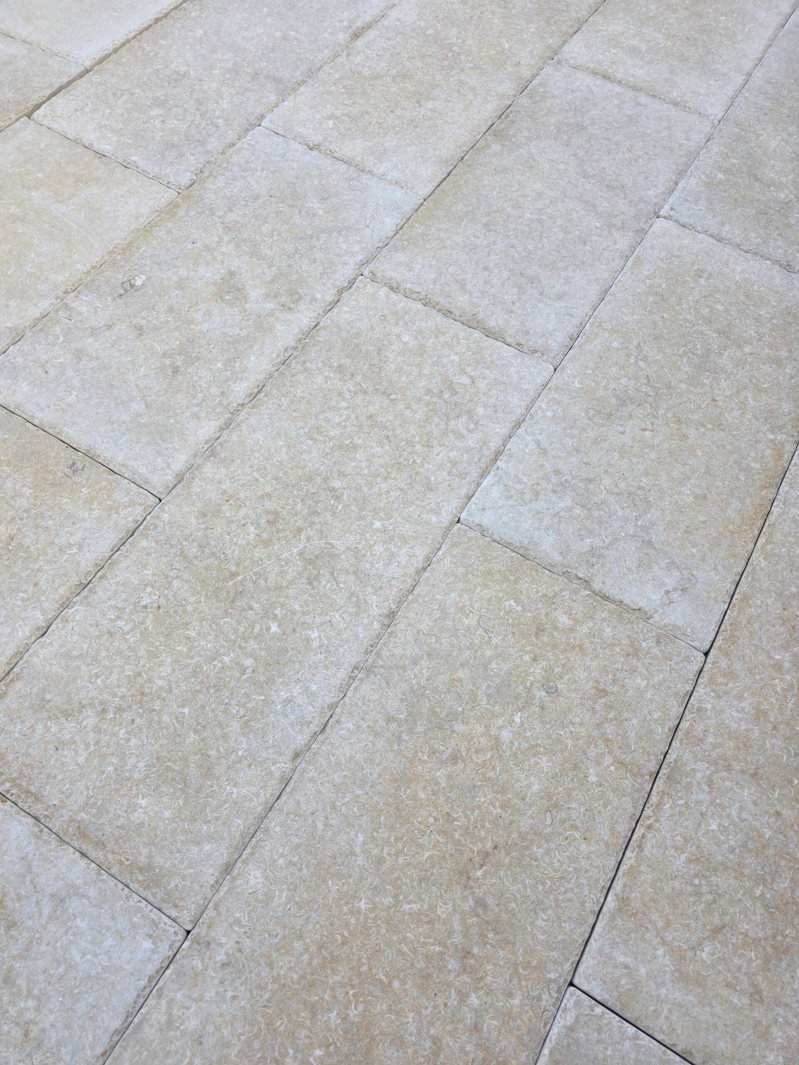 Menia chiseled tumbled - Image 2