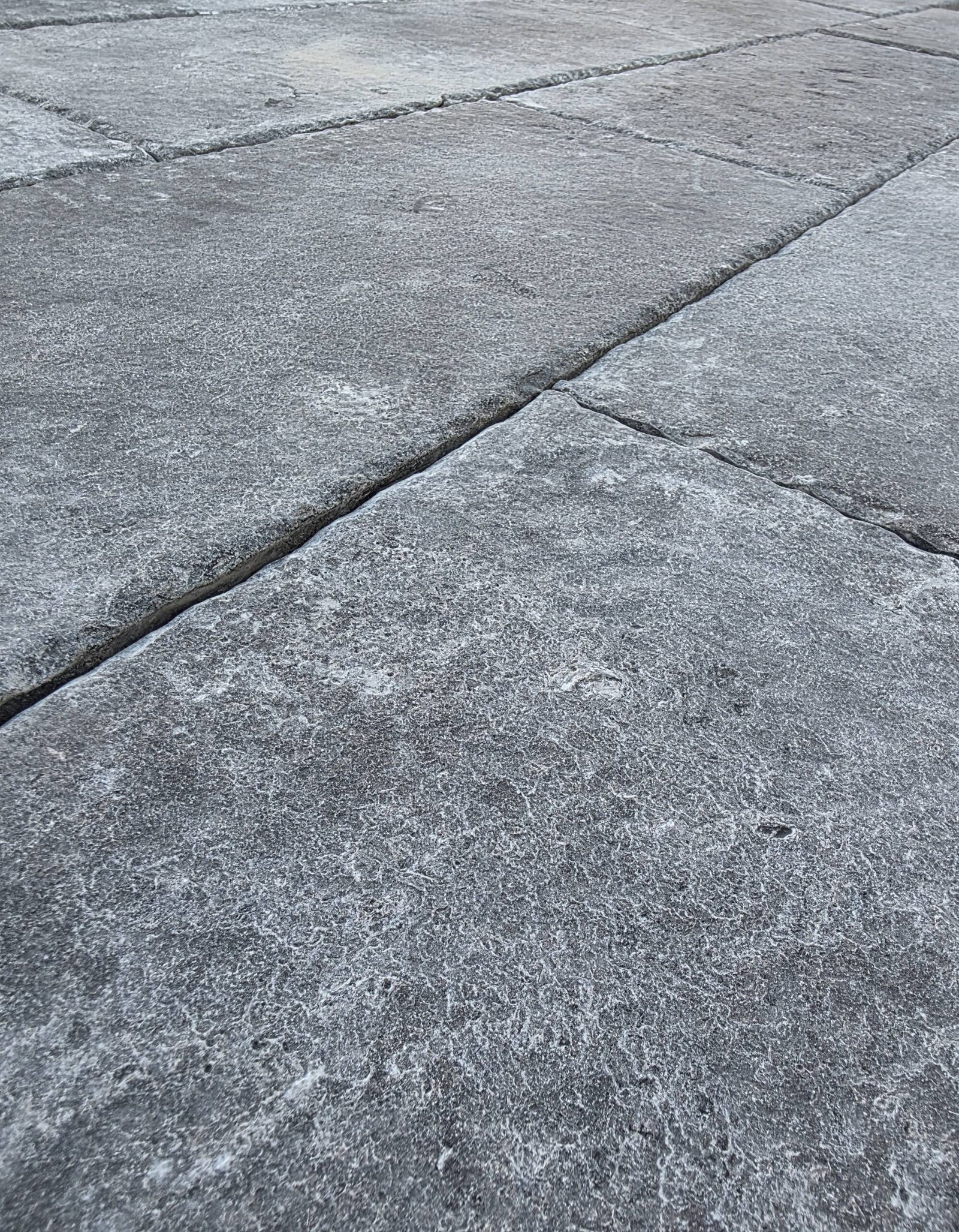 Melly grey chiseled flamed tumbled - Image 4