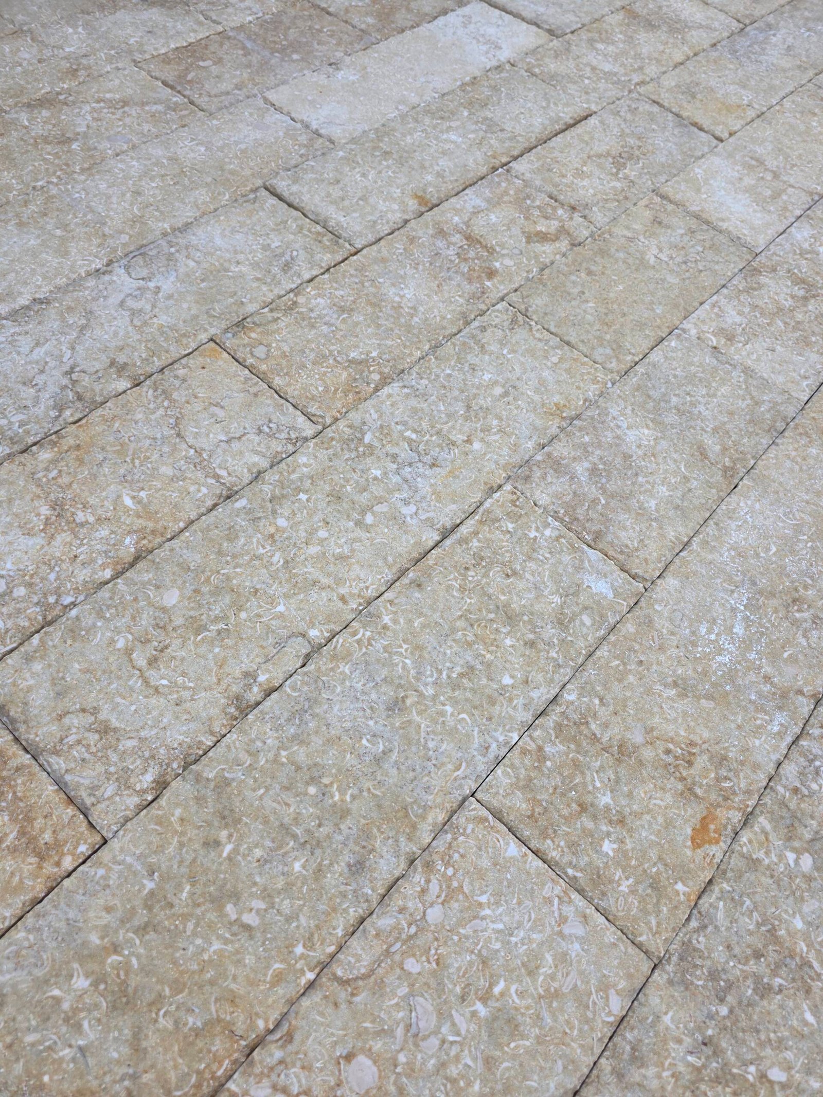 Menia chiseled acid - Image 5